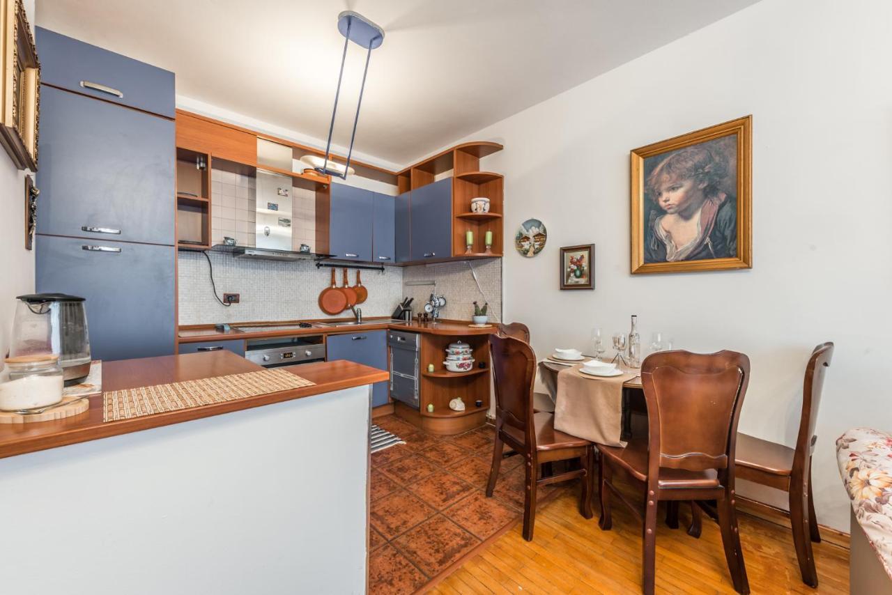 Vintage And Warm 2Br Apartament In Tirana Kültér fotó