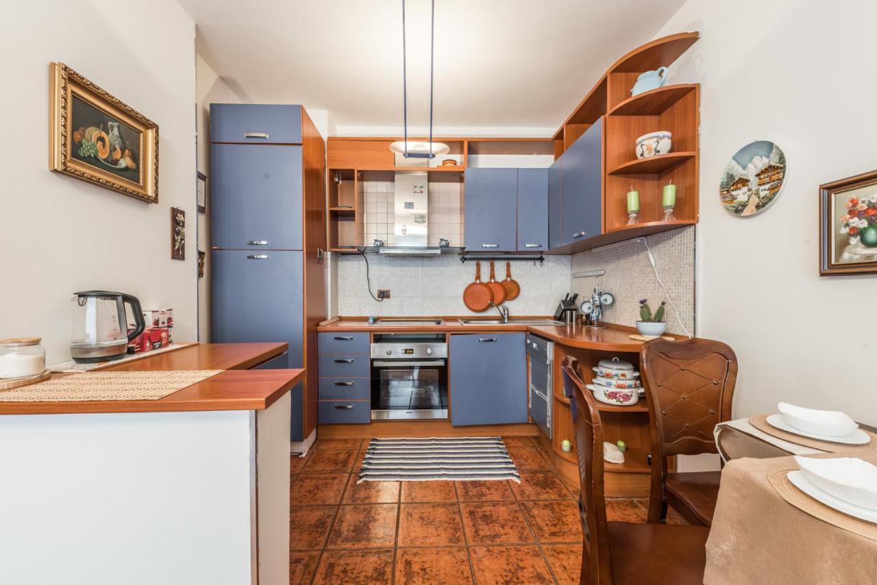 Vintage And Warm 2Br Apartament In Tirana Kültér fotó