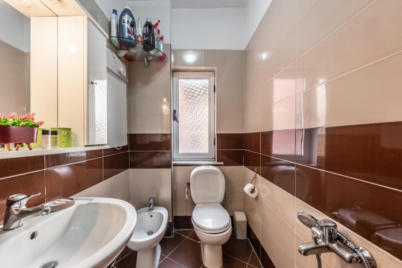 Vintage And Warm 2Br Apartament In Tirana Kültér fotó